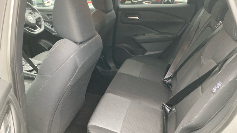 Nissan Qashqai 1.3 DiG-T MH N-Connecta 5dr Petrol Hatchback